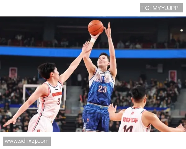 广东宏远不敌新疆队,遭遇本赛季首场失利,排名遭受挑战 广东宏远不敌新疆队,遭遇本赛季首场失利,排名遭受挑战