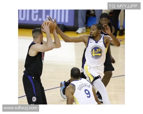 勇士队主场再胜快船队，成功晋级季后赛次轮