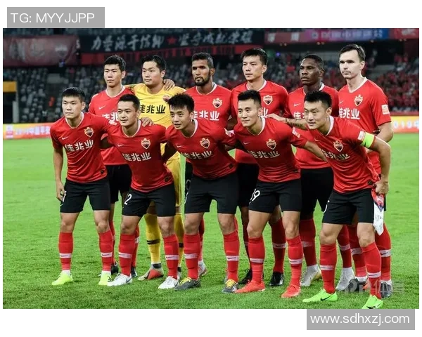 深圳队主场告捷，以2-1战胜广州队，升至中超积分榜前列