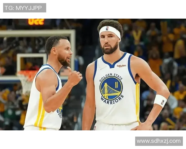 汤普森与库里携手砍下72分，勇士横扫湖人取得10连胜