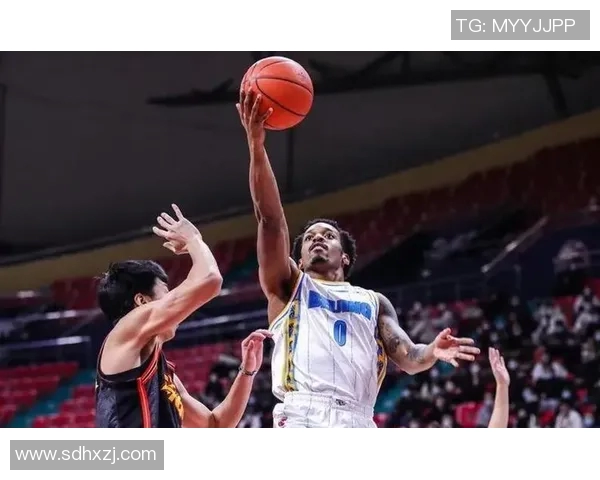 巴里-布朗携手再获胜利，助力球队跻身季后赛争夺